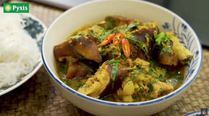 Móng giò nấu chả cầy chan bún