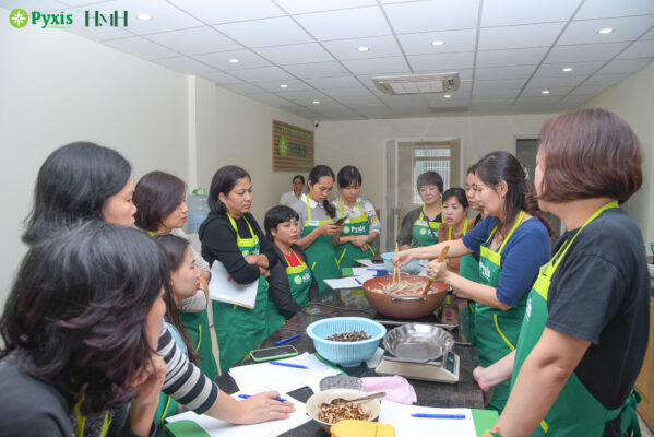 Khám phá lớp Cỗ Tết truyền thống tại Pyxis Việt Nam