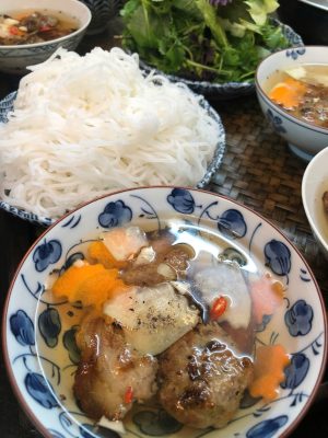 Thưởng thức Bún chả Hà Nội