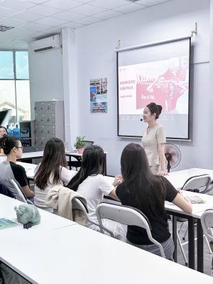Ms.Emily- Từ Tiếp Viên Trưởng VietJet Air trong những buổi đào tạo đầy cảm hứng